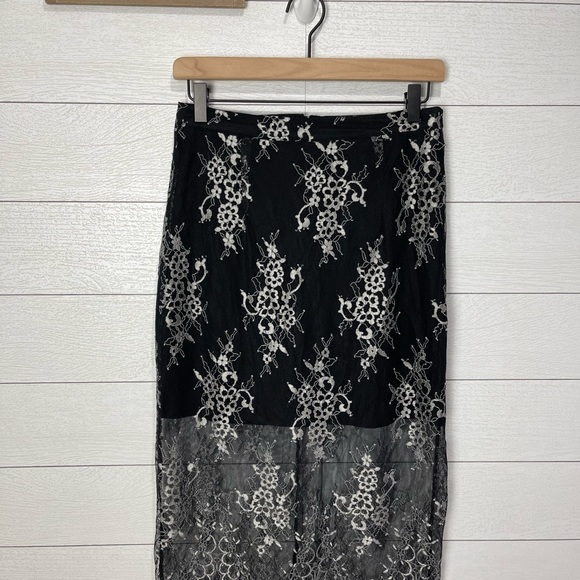 Lovers + Friends Black Lace Skirt Medium - Picture 6 of 12